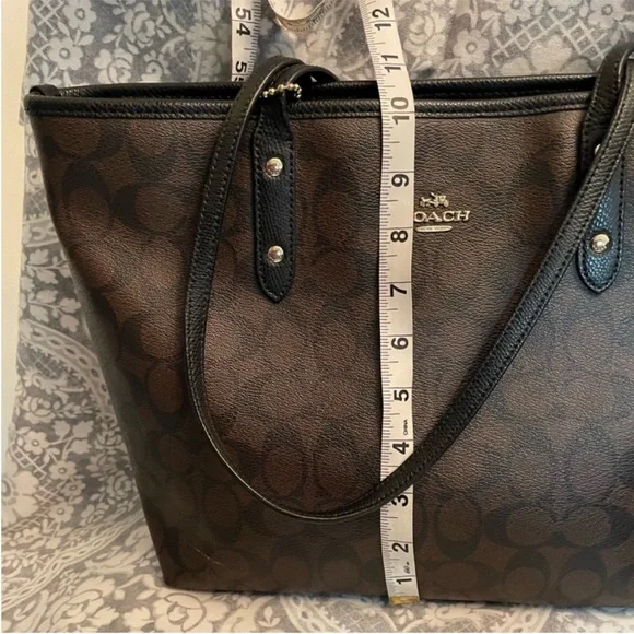 Coach Signature Canvas Tote - Picture 11 of 16